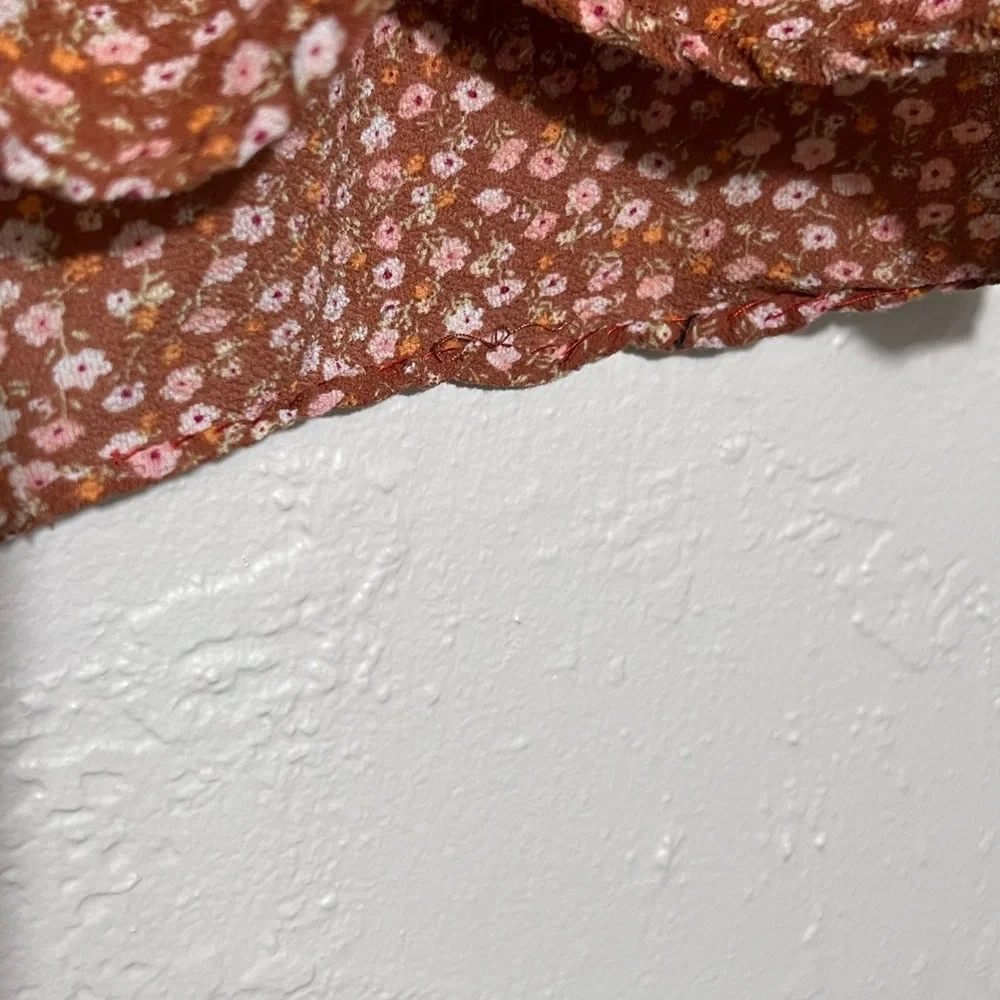 SO SHORT SLEEVE BLOUSE BROWN WITH FLORAL DESIGN SIZE XL - Picture 8 of 9